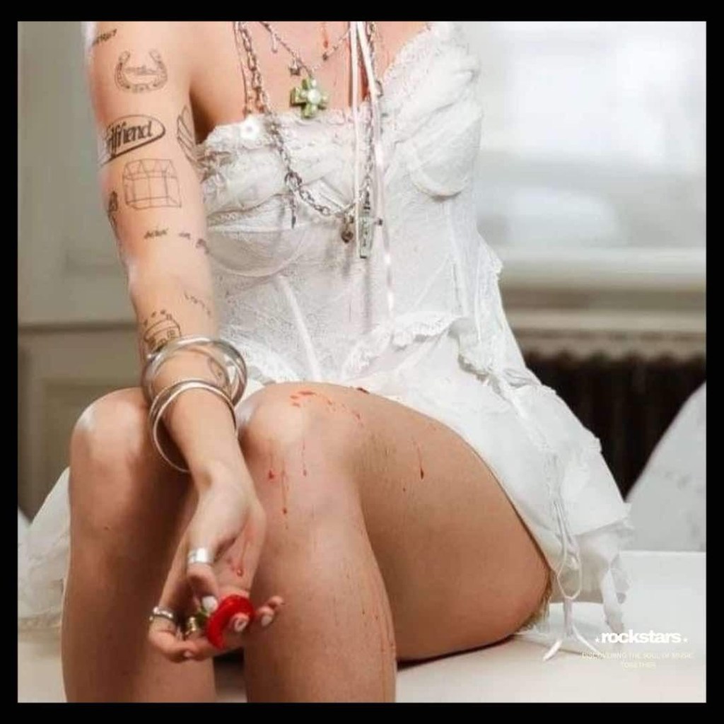 Somebody Call 999, This Girl Is On Fire – Nieve Ella ‘Ganni Top (She Gets What She&nbsp;Needs)’